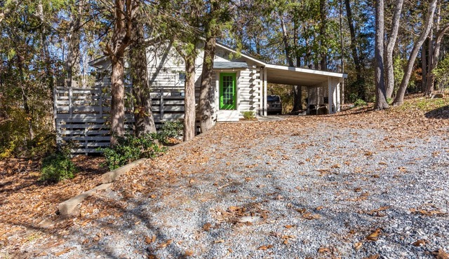 Log Cabin with private dock on Lake Wylie