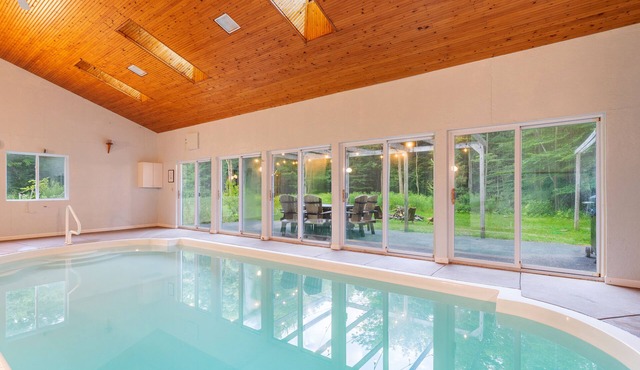 Log Cabin with Private Indoor Heated Pool-Hot Tub-firepit-Game Room-100 acres