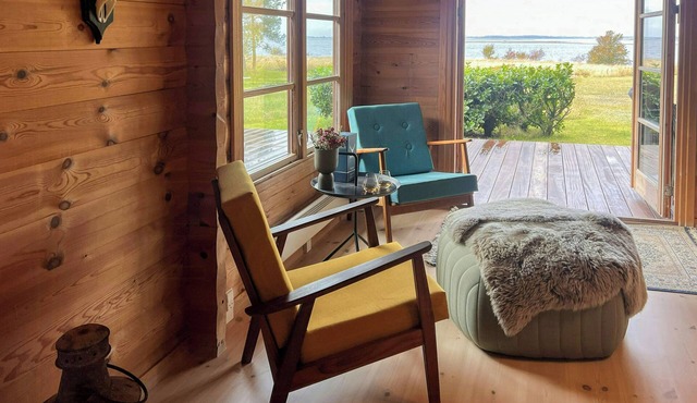 Log cabin with views of Isefjorden