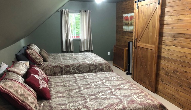 Log chalet at only 75 minutes from Ottaw