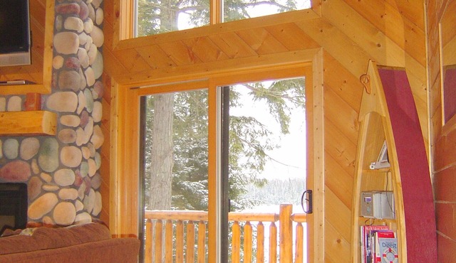 Log chalet executive lodge - wrap around deck lakeside & gazebo on 26 acres