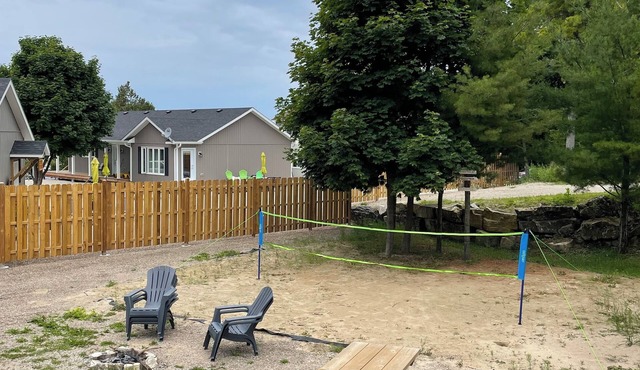 Log Cottage- 43 Head St