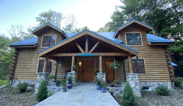 Log Country Inn Bed and Breakfast of Ithaca