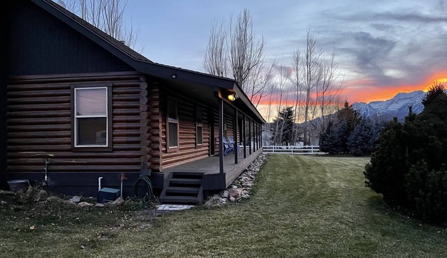 Log Family Cabin in the great Heber Valley, Wasatch County Mountains