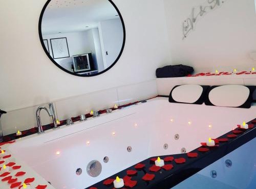 Logement cocooning avec jacuzzi and sauna privatifs