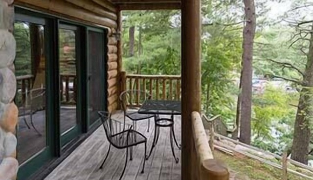 Log Gables - Lake Front
