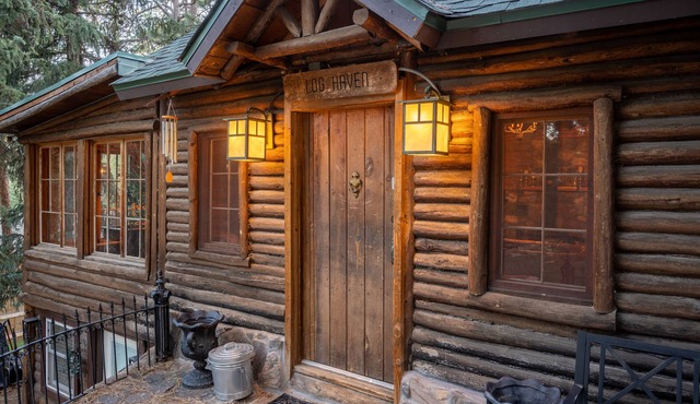 ★ Log Haven ★ Red Rocks ★ Game Room ★ Easy Denver Access ★