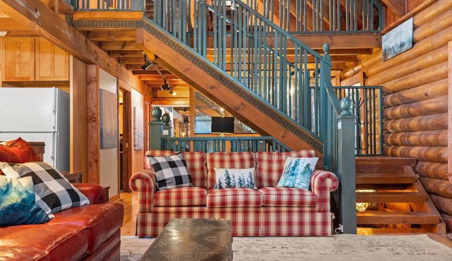 Log Home 2 Hot Tubs sleeps 15 + 2nd apt available for rent sleeps 6 more ❤️pets