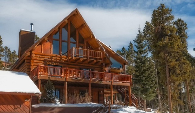 Log home, huge deck, incredible view of Breckenridge. Save on 7 night stays.