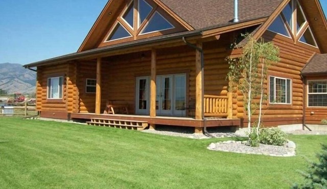 Log Home in Beautiful Country Setting - Minutes from Bozeman!