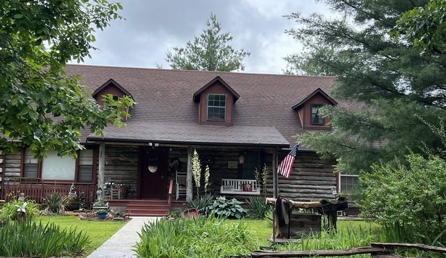 Log Home in the woods. privacy, deer, “Little Paradise”you’ll love country