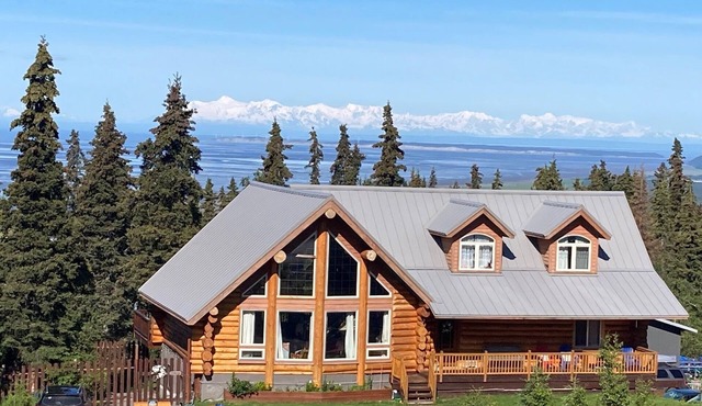 Log home mother-in-law apartment in scenic Anchorage hillside neighborhood