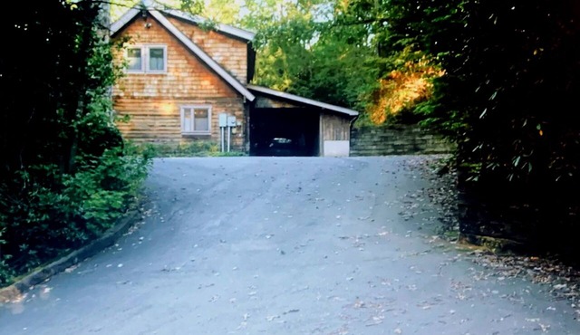 Log Home near Beautiful Lake Logan