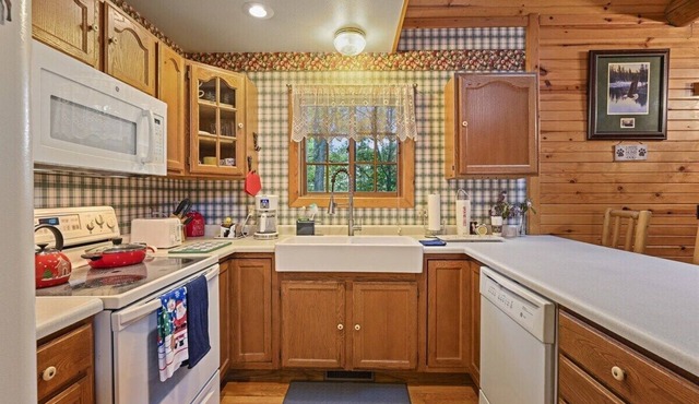 Log Home near Lake - *Fish *Boat *Bike *Pets