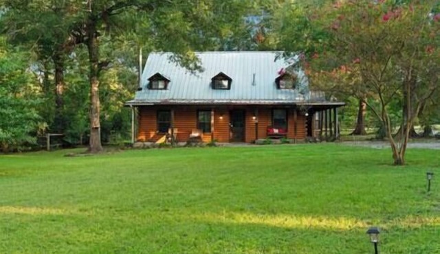 Log home on 4.4 acres| Hot tub | 20kw Generator, Log home on 4.4 acres| Hot tub | 20kw Generator