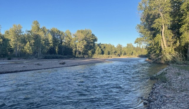 Log Home on the Blackfoot River