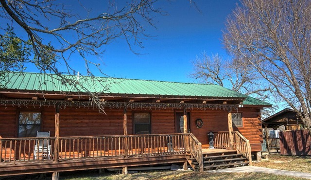 LOG HOME ON THE FRIO RIVER