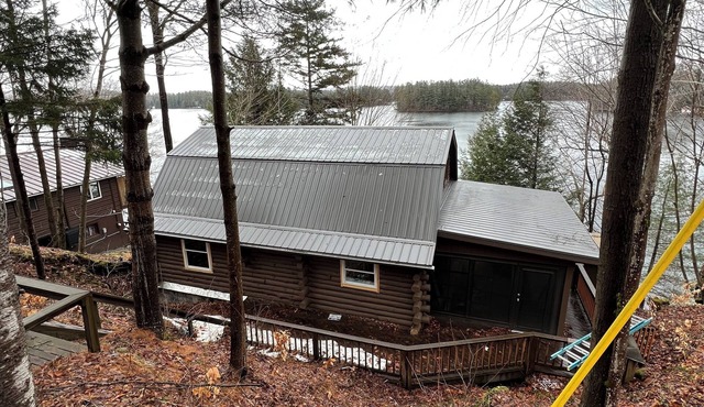 Log home on White Lake: Dog Friendly!