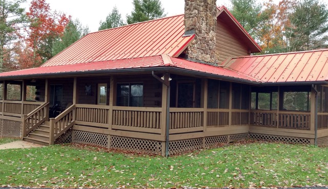 Log Home Retreat On Picturesque Private Farm
