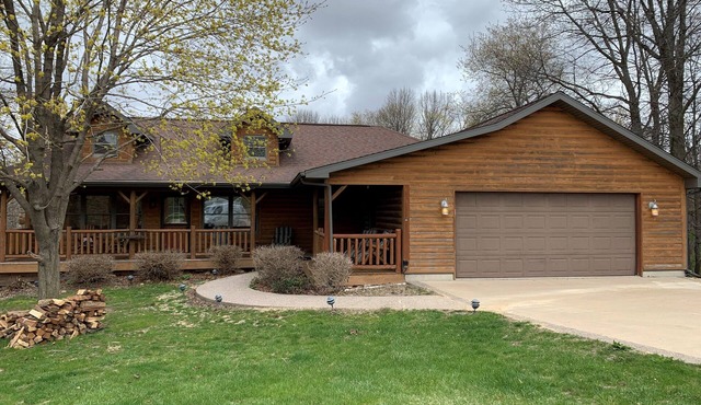 Log Home w/hot tub in Apple Canyon Lake