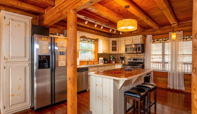 Log Home w/Incredible View of Claytor Lake 4BS8 - In the Clouds