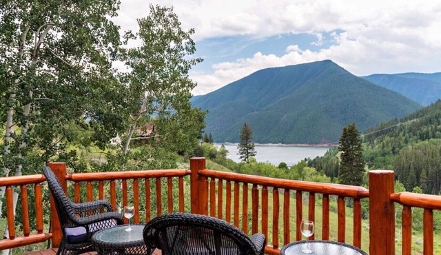 Log Home w/Stunning Views Hiking Fishing Paradise