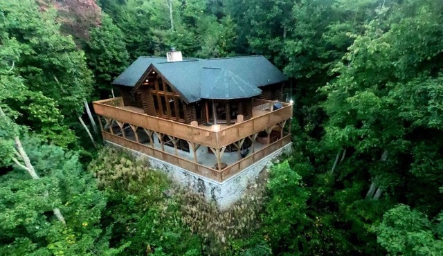 Log Home with Mountain view VERY PRIVATE! Spa Sauna & Hot Tub "The Love Nest"