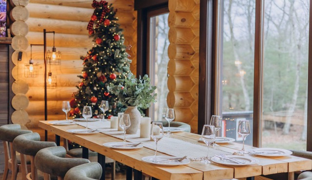 LOG HOUSE CHALET, VOLLEYBALL FIELD, SAUNA, HOT TUB