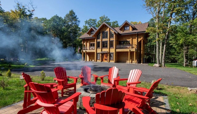 LOG HOUSE CHALET, VOLLEYBALL FIELD, SAUNA, HOT TUB