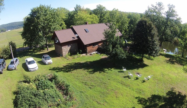 Log House on water, family get-a-way in mountains w/pond, fishing & Swimming