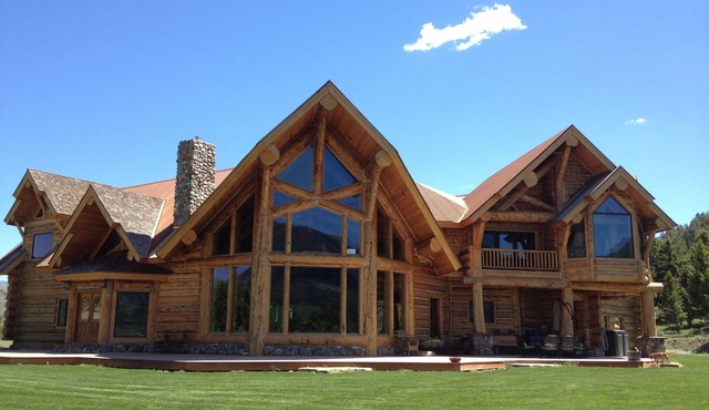 Log Lodge, Family friendly, near Yellowstone Park on our private ranch