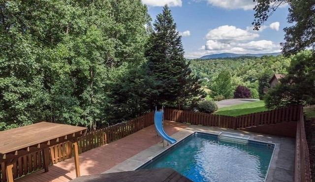 Log Lodge: Mountain/Water View & Heated Pool!