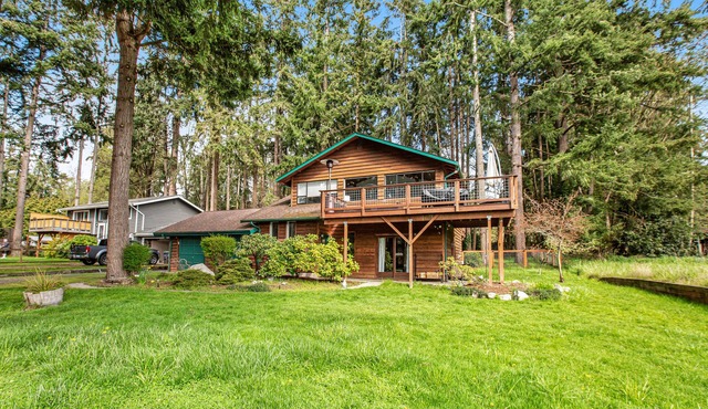Log-style mountain and bay-view retreat with hot tub, game rooms, & balcony