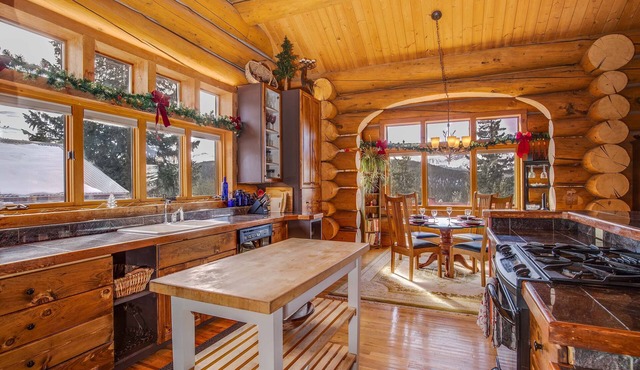 Log View Lodge Dog FriendlyUnobstructed Views From Every Room Private Hot Tub