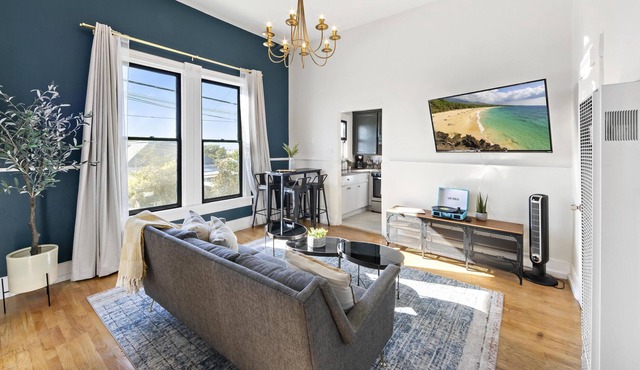 Logan Heights Loft, Unit 3 | 2/1.5 Loft, Close to Downtown and Gaslamp Quarter!