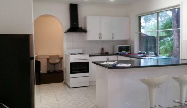 Logan Hospital Dreamworld. Tamborine. upmarket area 3 bed furnished, ask pets.