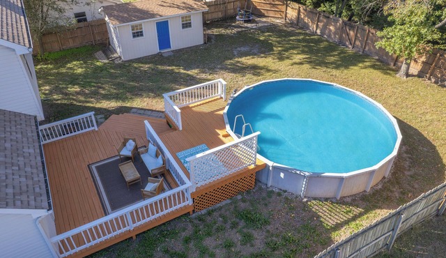 Logan Lodge Pool House~ 4 Bedrooms 3 Bathrooms
