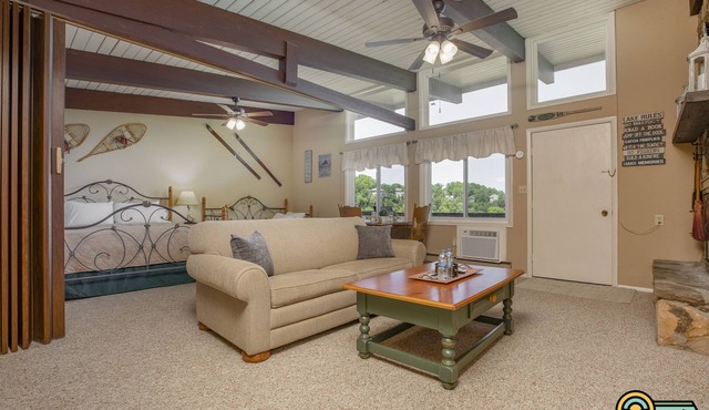 Logan Lodge (Unit #135) | Ski/MTB/Golf | Ski slope & Resort valley views | Vaulted ceilings!