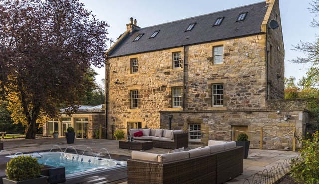 Logan Manor - Five Bedroom Villa, Sleeps 10