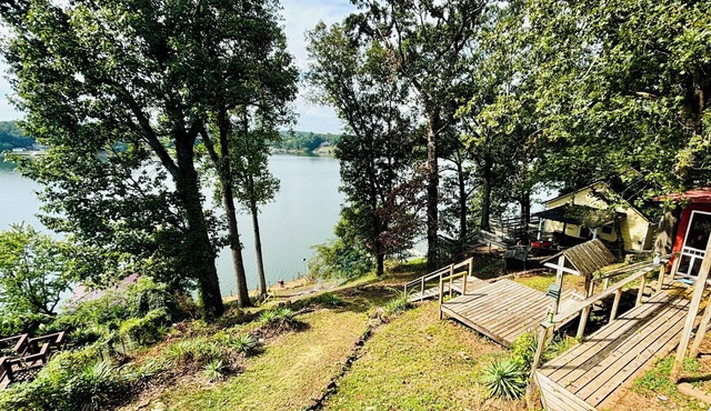 Logan Martin Lakefront Cabin