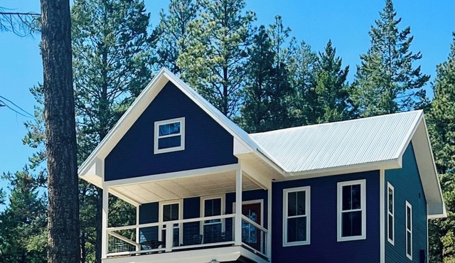 Logan Pass at Elk Ridge Village cabin 401B with views of Flathead Lake & ⛰️ views