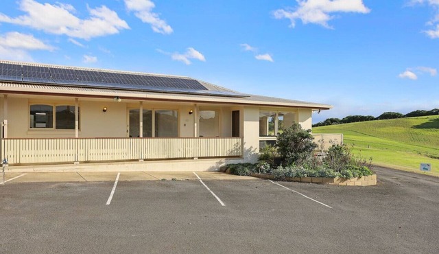 Logans Beach Apartments - Greenviews