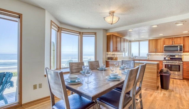 Logans Beachfront Lodge