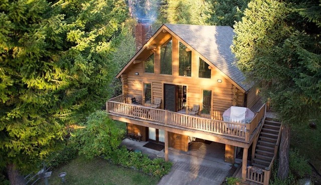 LogCabin Sleeps 10 with Dock on Flathead Lake