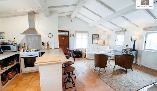 Loge du Chauffeur, Luxurious Olive Farm Apartment with beautiful interior design