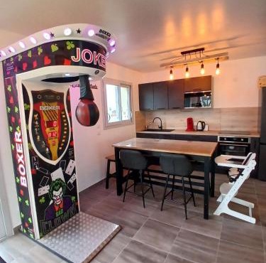 Logement insolite avec Jeux et Jacuzzi