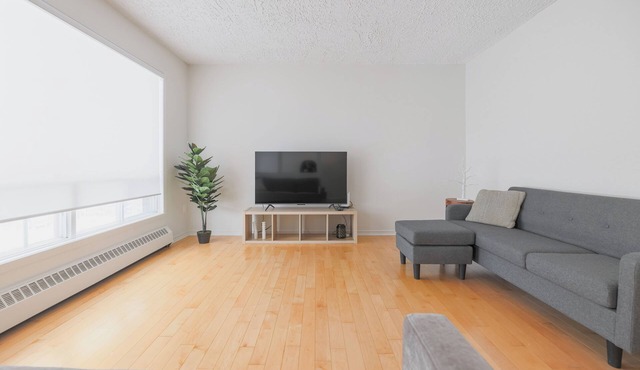 Logement 3 chambres + stationnement | Longueuil | Balcon