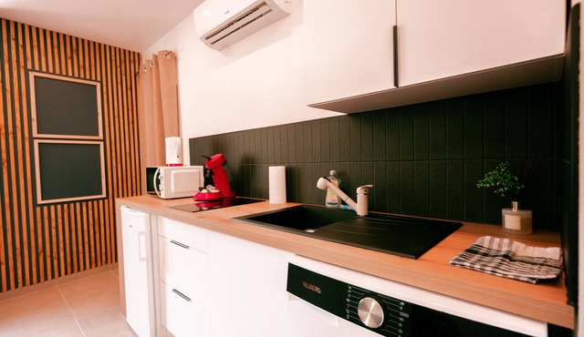 Logement 5 Charming 2-room apartment, city center + parking space