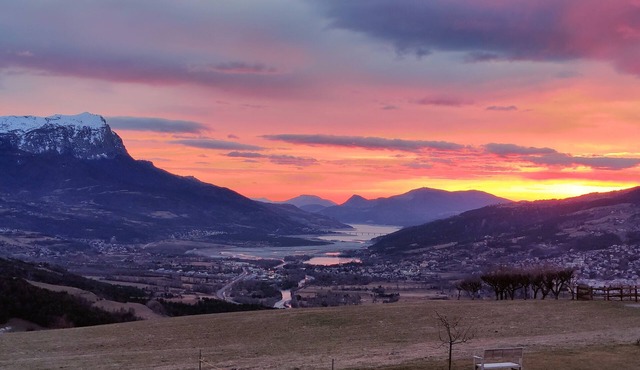 Logement au Calme Entre lac et Montagne Avec Jardin