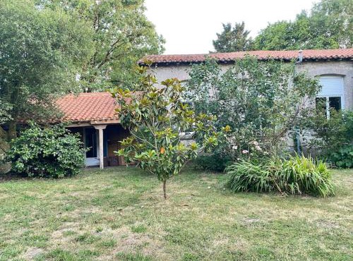 Logement au calme entoure d un grand jardin
